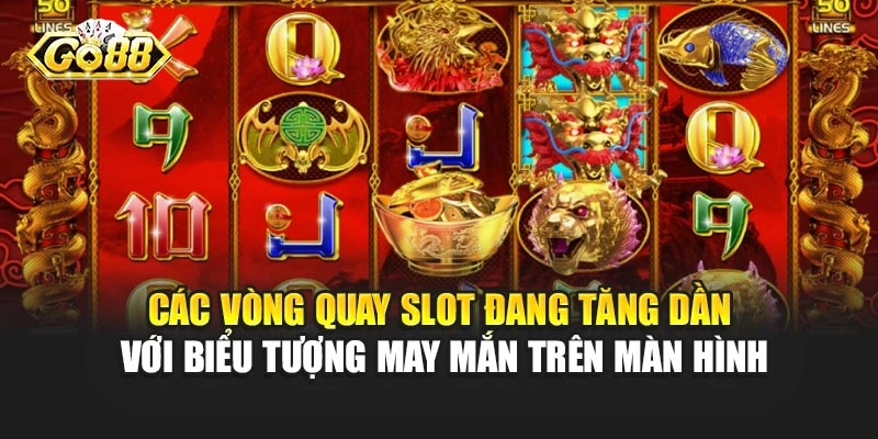 Các vòng quay slot đang tăng dần với biểu tượng may mắn trên màn hình